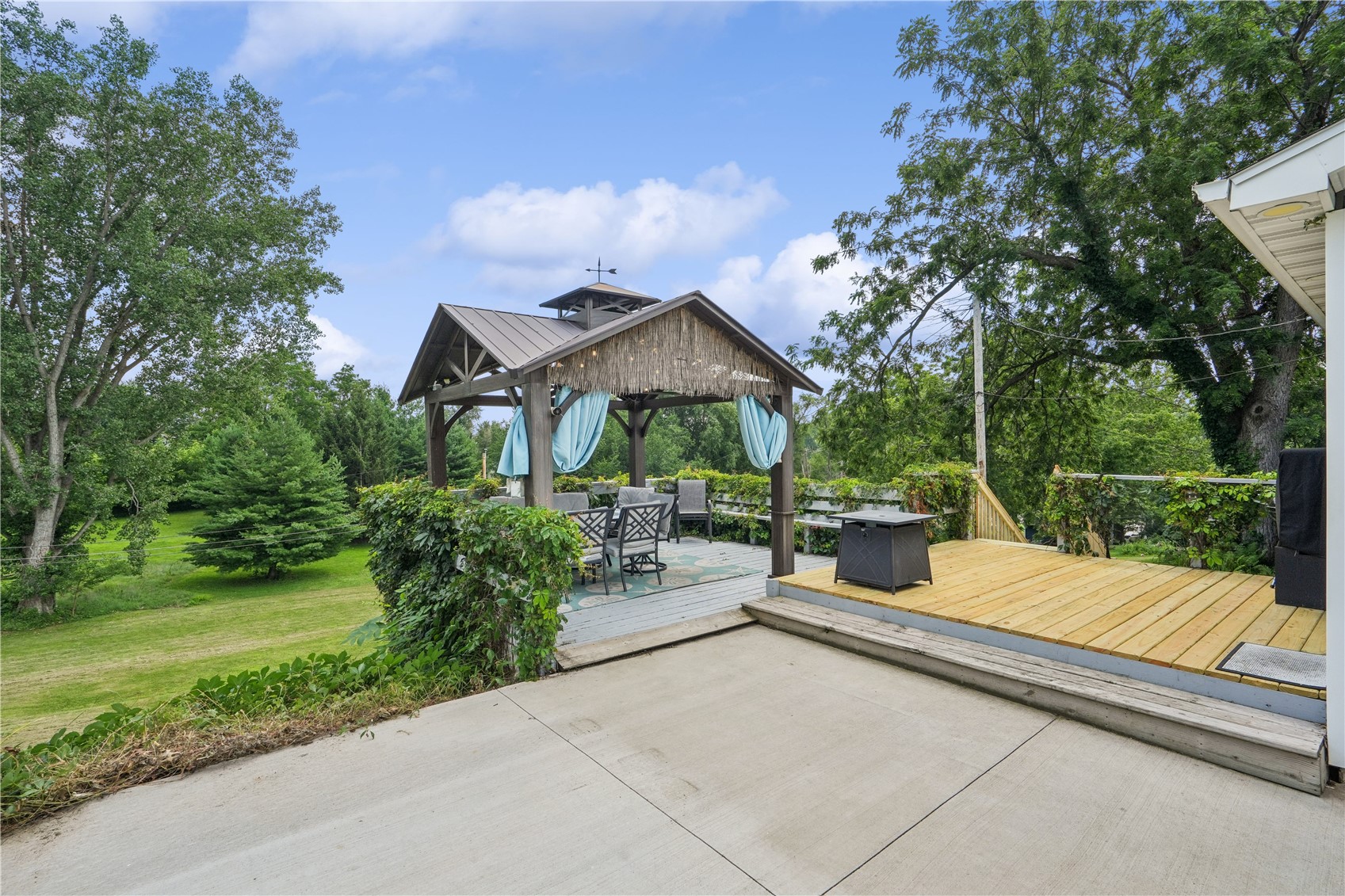 1633 23rd Street NW Cedar Rapids IA 52405