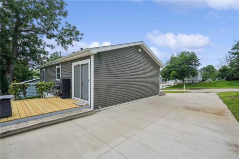 1633 23rd Street NW Cedar Rapids IA 52405