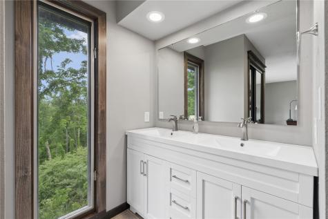 6220 High Country Drive NE Cedar Rapids IA 52411