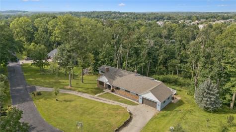 6220 High Country Drive NE Cedar Rapids IA 52411