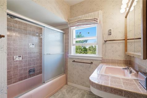 1526 C Avenue NW Cedar Rapids IA 52405
