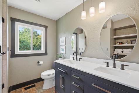 1925 Hidden Hollow Lane NW Cedar Rapids IA 52405