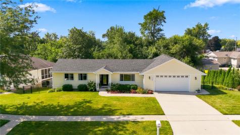 1925 Hidden Hollow Lane NW Cedar Rapids IA 52405