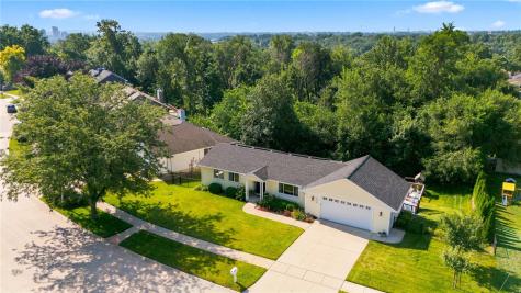 1925 Hidden Hollow Lane NW Cedar Rapids IA 52405
