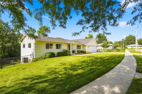 1925 Hidden Hollow Lane NW Cedar Rapids IA 52405