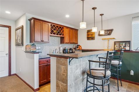 142 Brighton Circle SW Cedar Rapids IA 52404