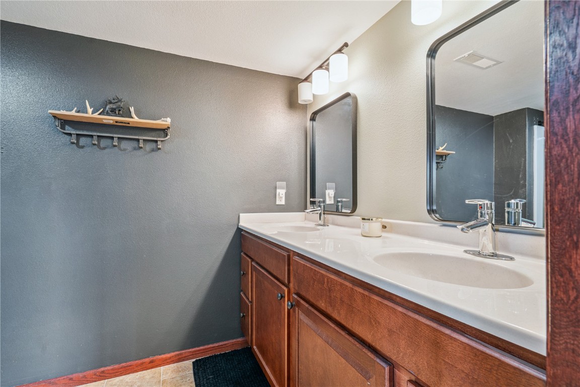 142 Brighton Circle SW Cedar Rapids IA 52404