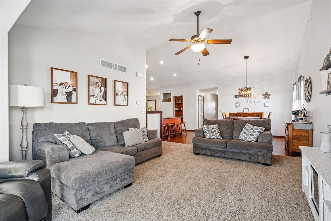 142 Brighton Circle SW Cedar Rapids IA 52404