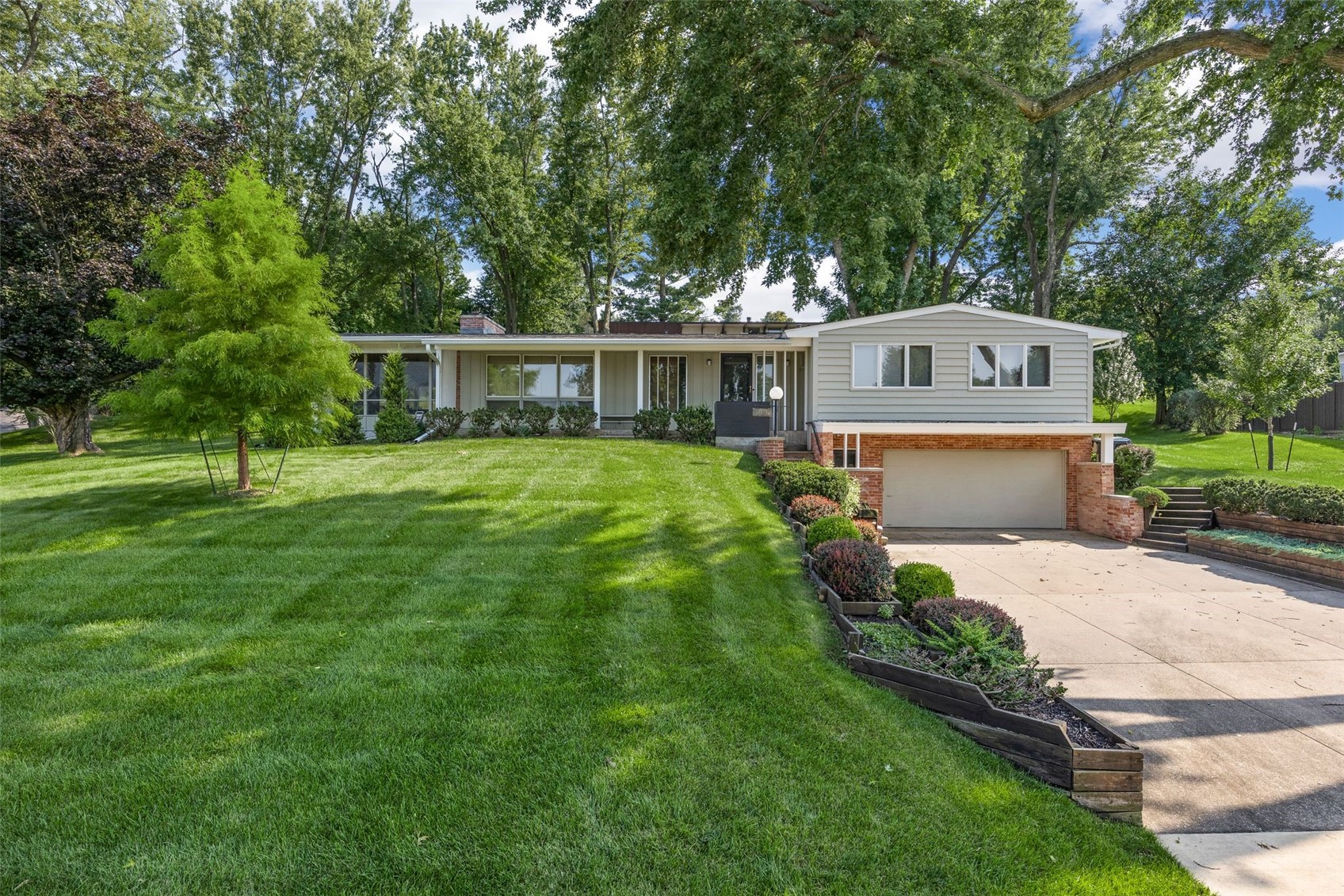 Cedar Rapids IA, 3857 Trail Ridge Road SE