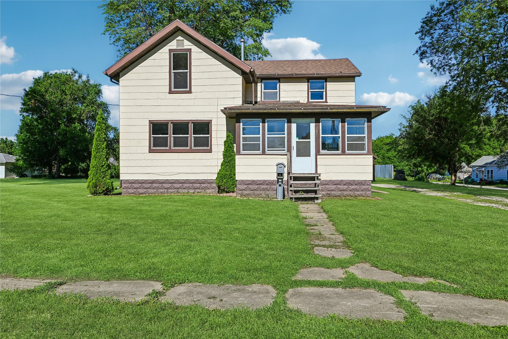 703 F Avenue Vinton IA 52349