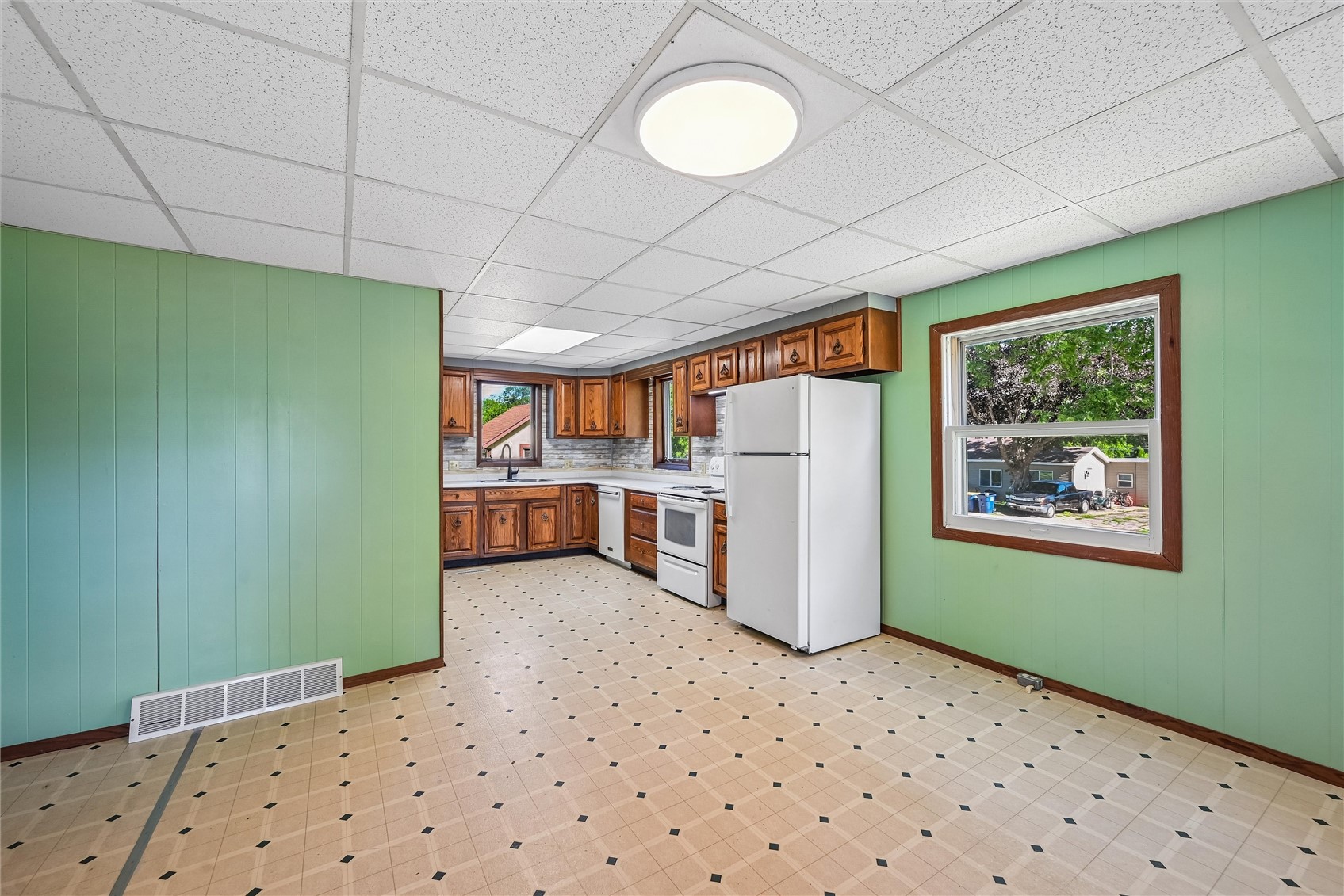 703 F Avenue Vinton IA 52349