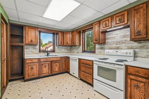 703 F Avenue Vinton IA 52349