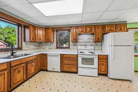703 F Avenue Vinton IA 52349