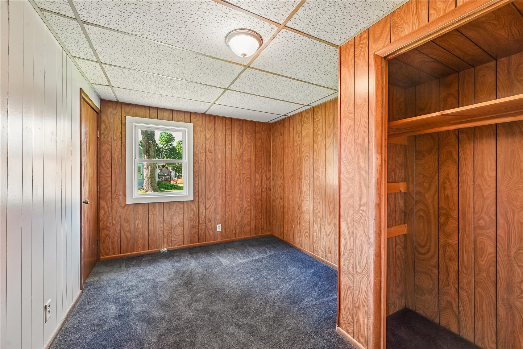 703 F Avenue Vinton IA 52349