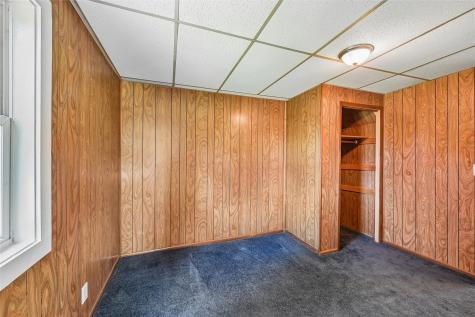 703 F Avenue Vinton IA 52349