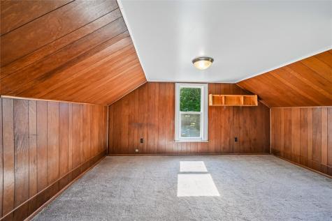 703 F Avenue Vinton IA 52349