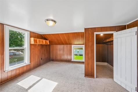 703 F Avenue Vinton IA 52349