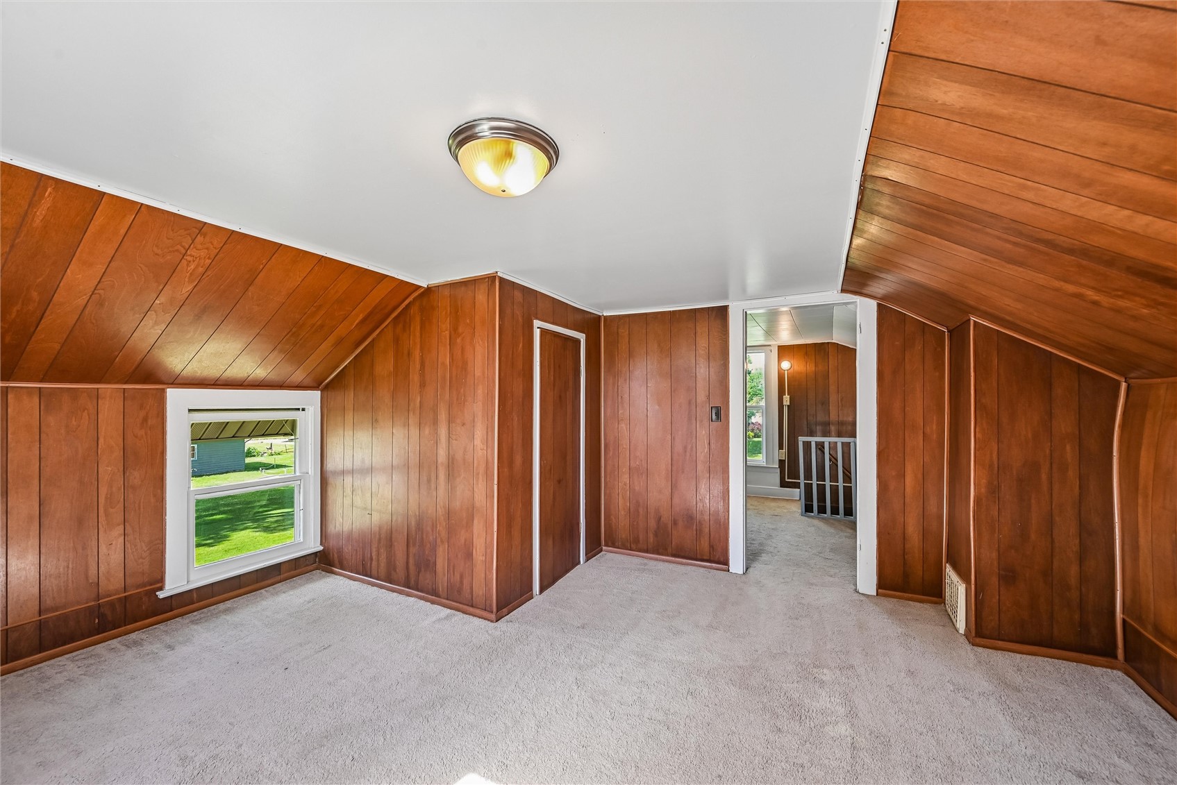 703 F Avenue Vinton IA 52349