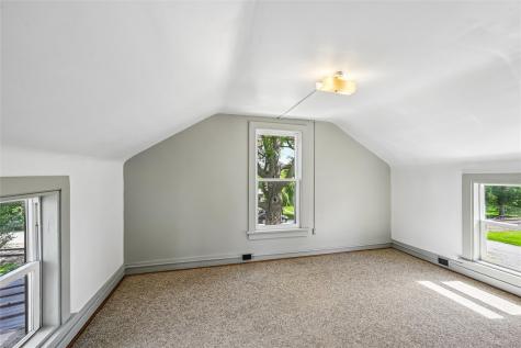 703 F Avenue Vinton IA 52349