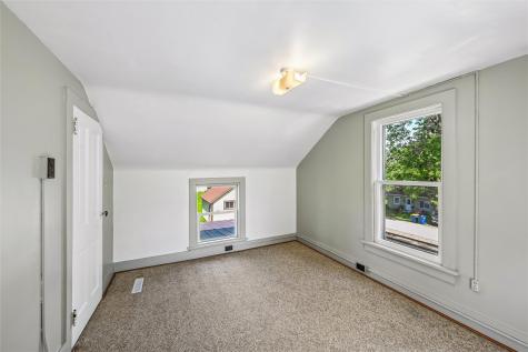 703 F Avenue Vinton IA 52349