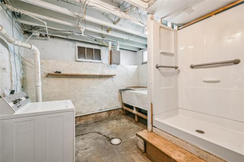 703 F Avenue Vinton IA 52349