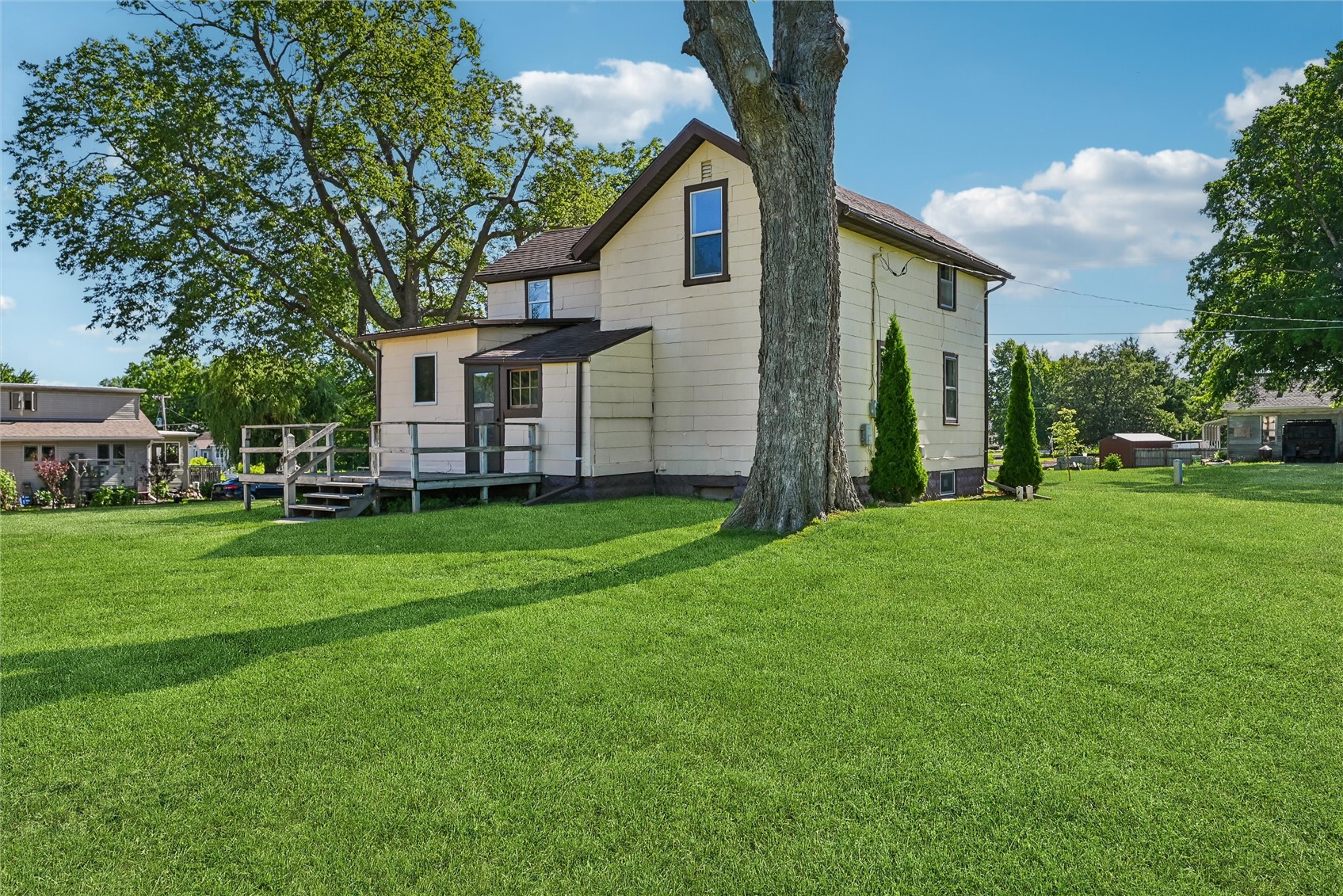 703 F Avenue Vinton IA 52349