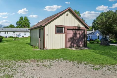 703 F Avenue Vinton IA 52349