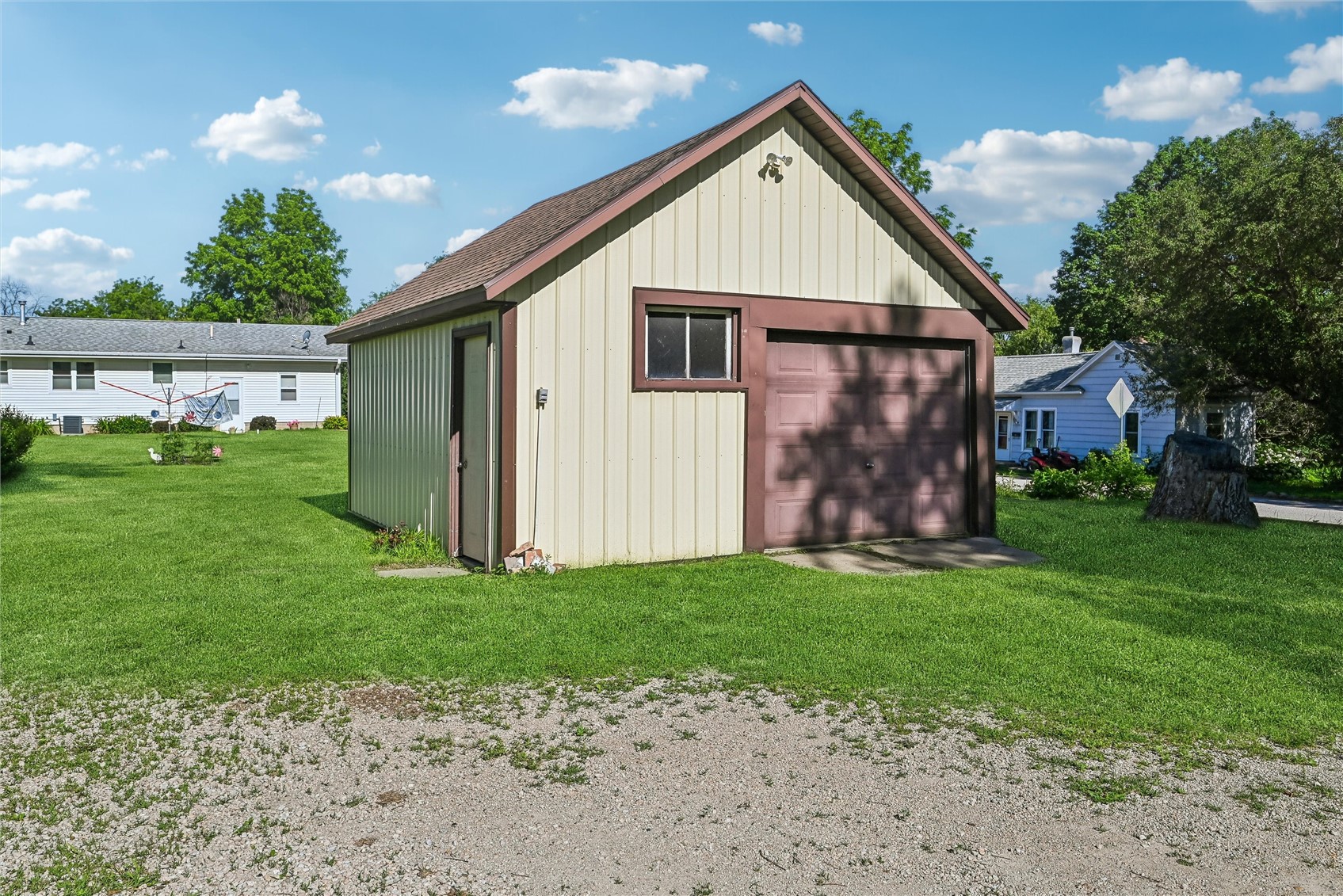 703 F Avenue Vinton IA 52349