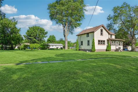 703 F Avenue Vinton IA 52349
