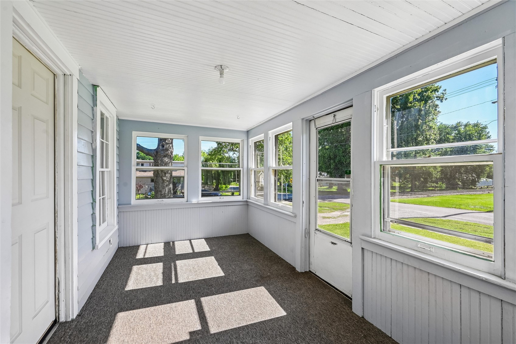 703 F Avenue Vinton IA 52349