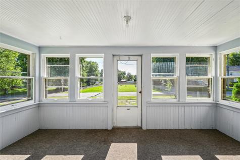 703 F Avenue Vinton IA 52349