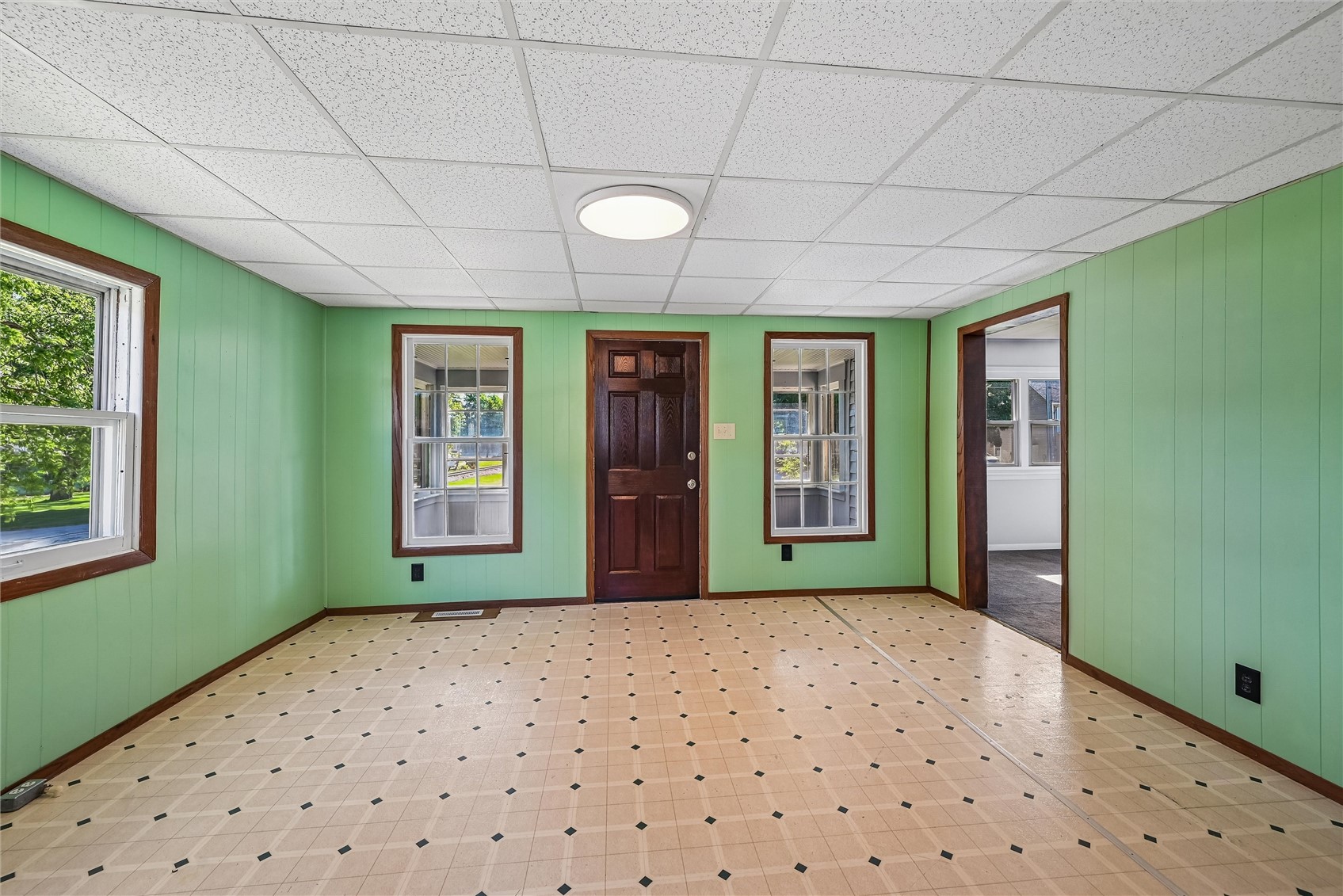 703 F Avenue Vinton IA 52349