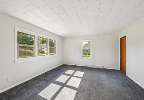 703 F Avenue Vinton IA 52349