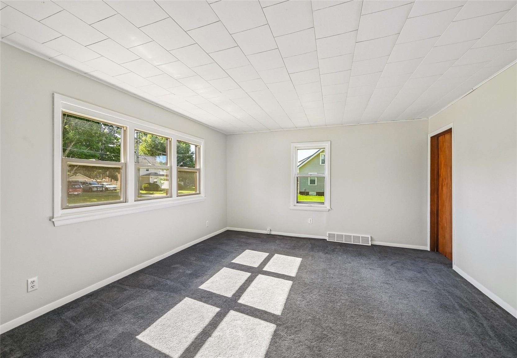 703 F Avenue Vinton IA 52349