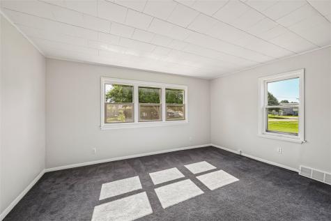 703 F Avenue Vinton IA 52349