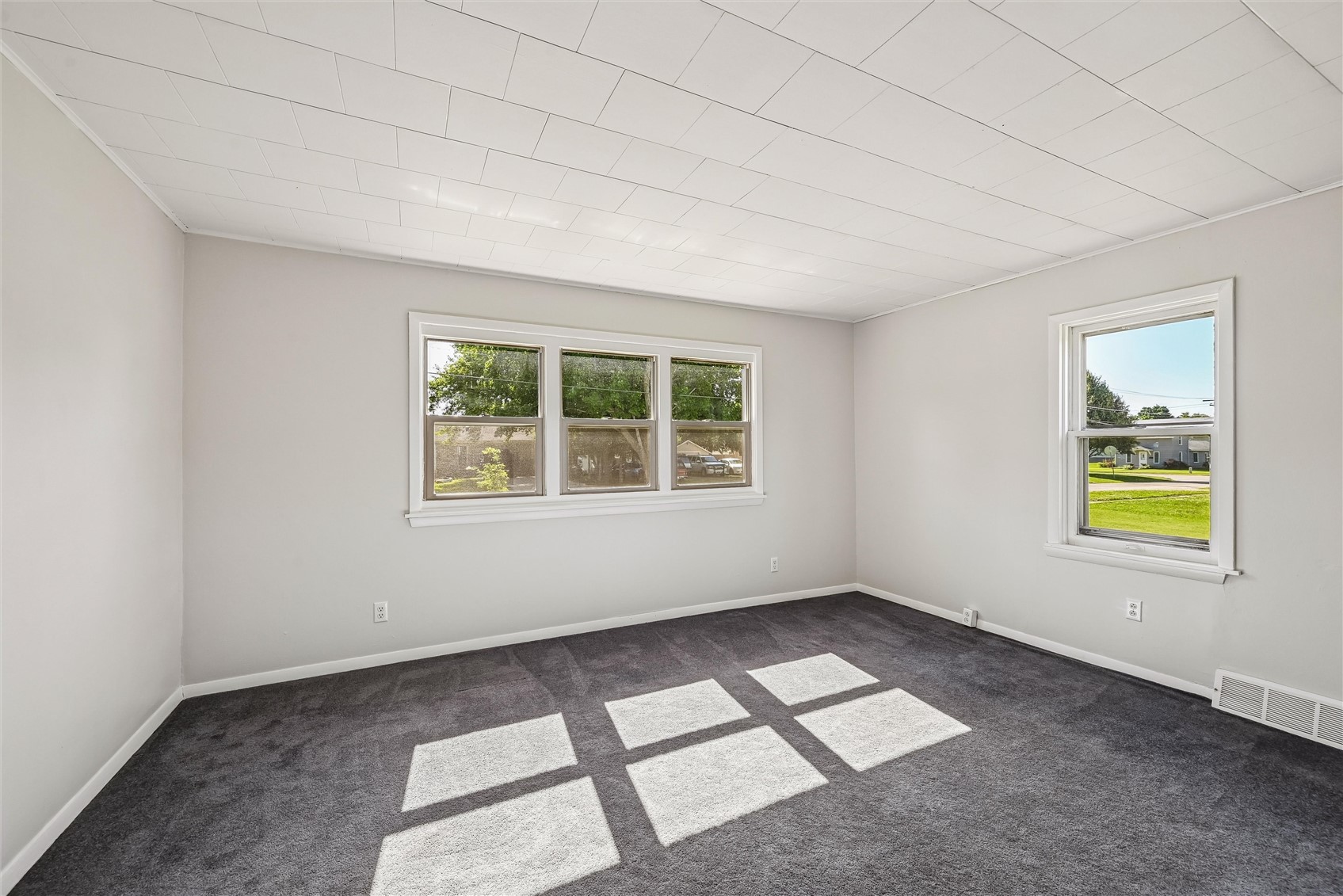 703 F Avenue Vinton IA 52349