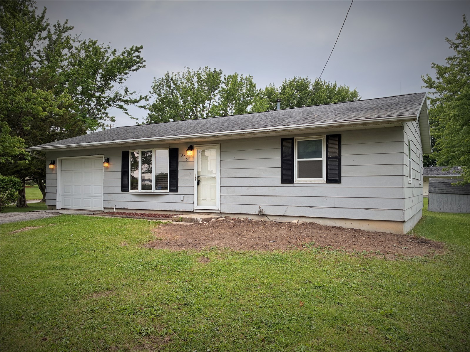 305 N Avenue Vinton IA 52349