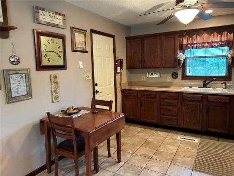 305 N Avenue Vinton IA 52349