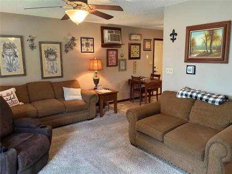 305 N Avenue Vinton IA 52349