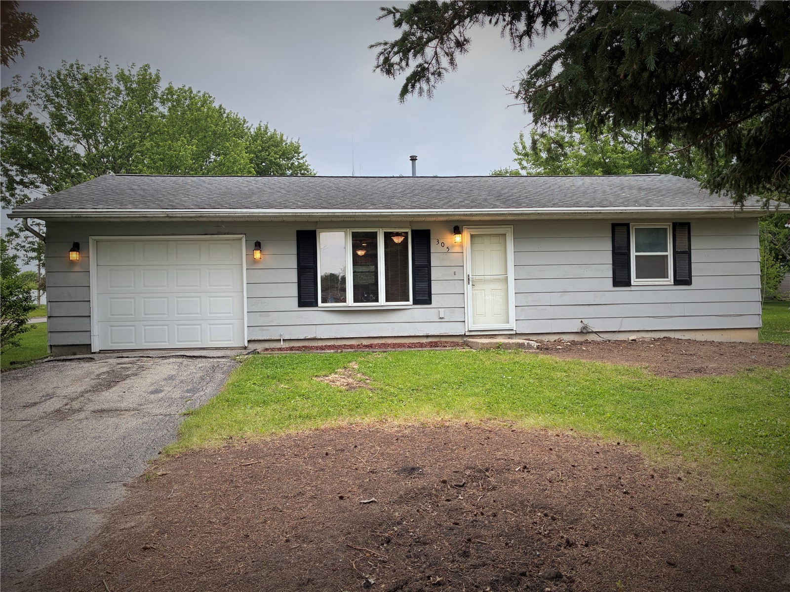 305 N Avenue Vinton IA 52349