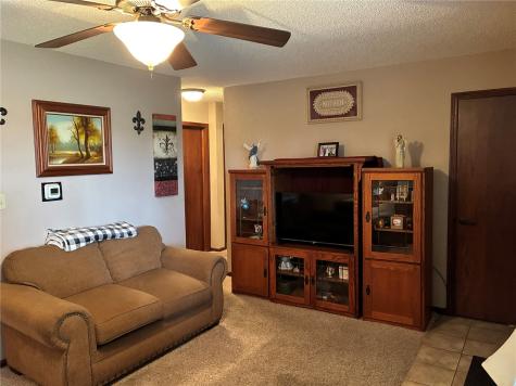 305 N Avenue Vinton IA 52349