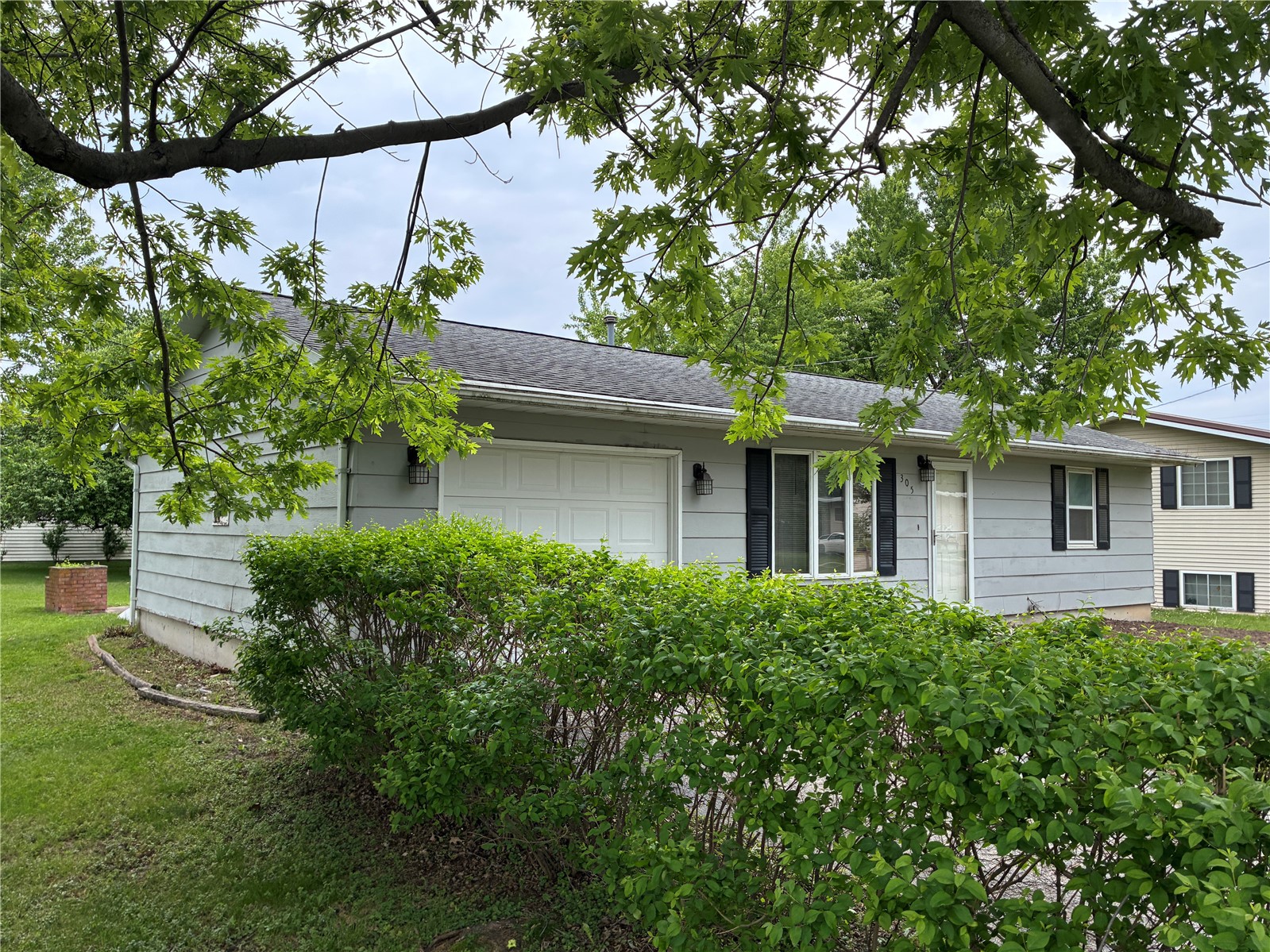 305 N Avenue Vinton IA 52349