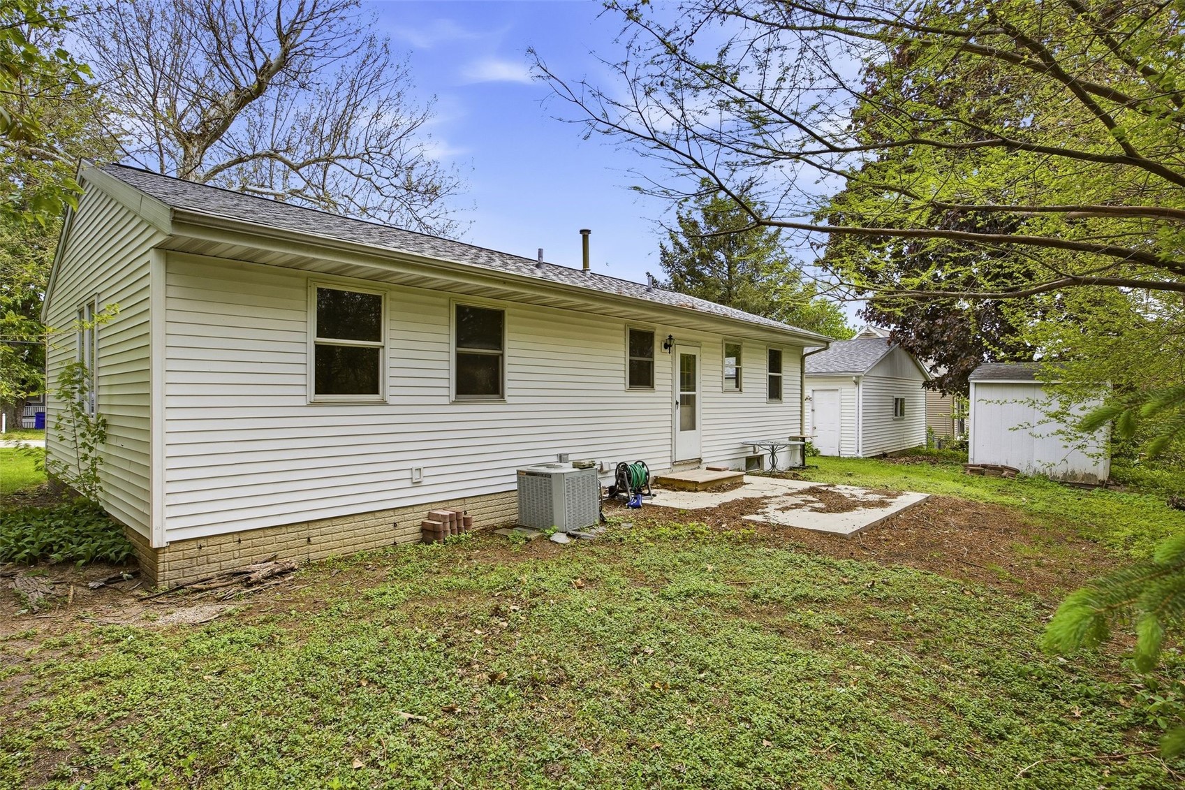 2910 Schaeffer Drive SW Cedar Rapids IA 52404