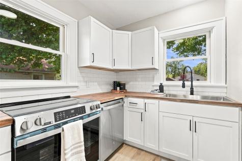 389 16th Avenue SW Cedar Rapids IA 52404