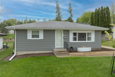 2101 Larry Drive NE Cedar Rapids IA 52402