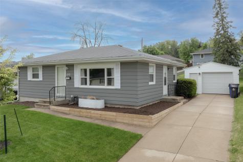 2101 Larry Drive NE Cedar Rapids IA 52402