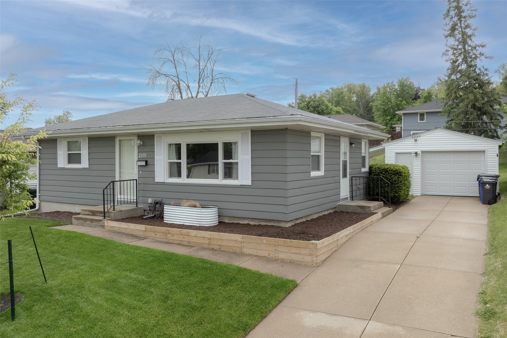 2101 Larry Drive NE Cedar Rapids IA 52402