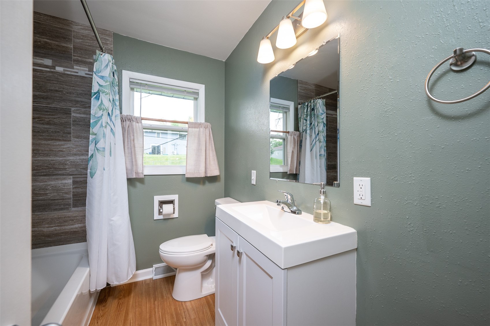 2101 Larry Drive NE Cedar Rapids IA 52402
