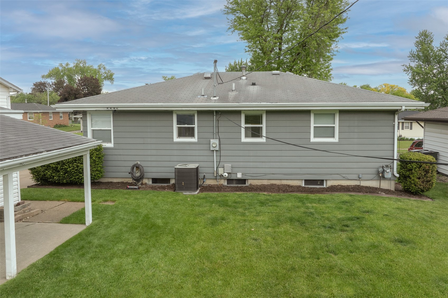 2101 Larry Drive NE Cedar Rapids IA 52402