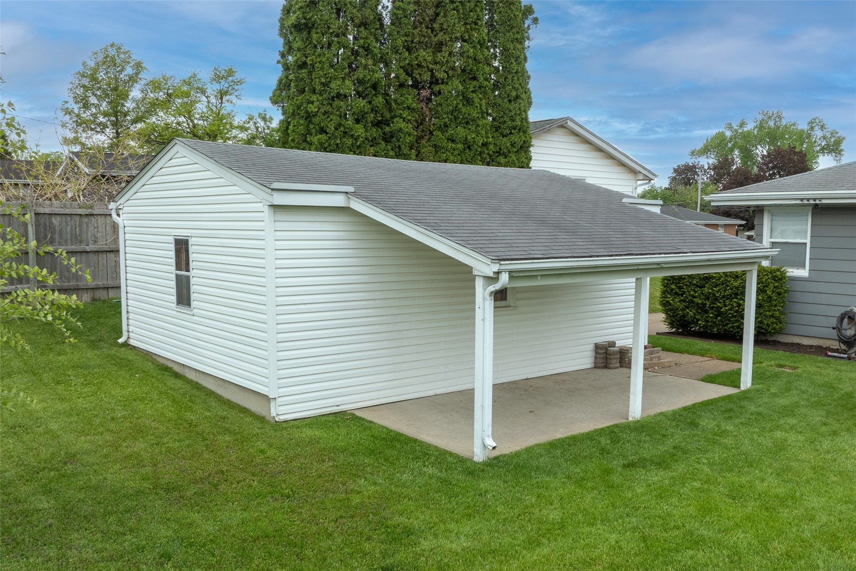 2101 Larry Drive NE Cedar Rapids IA 52402